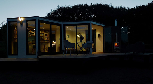 flat-pack-hivehaus-transforms-hexagonal-modular-homes-13-deck.jpg