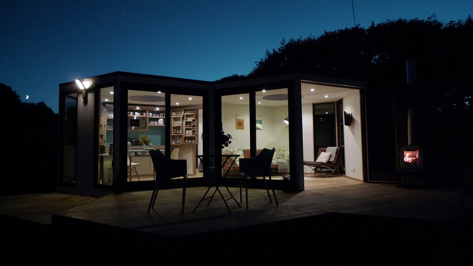flat-pack-hivehaus-transforms-hexagonal-modular-homes-20-deck-evening.jpg