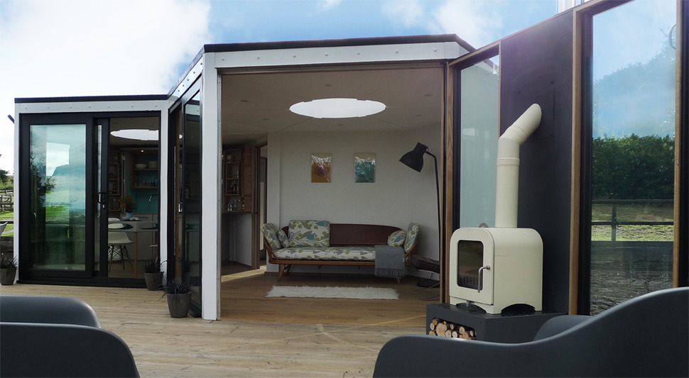 flat-pack-hivehaus-transforms-hexagonal-modular-homes-6-deck.jpg