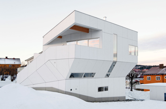 geometric-norwegian-house-with-creative-interior-fixtures-4-stairs-side.jpg