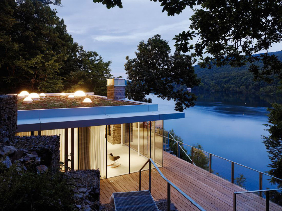 lake-house-above-rur-reservoir-germany-minimalist-masterpiece-14-deck-evening.jpg