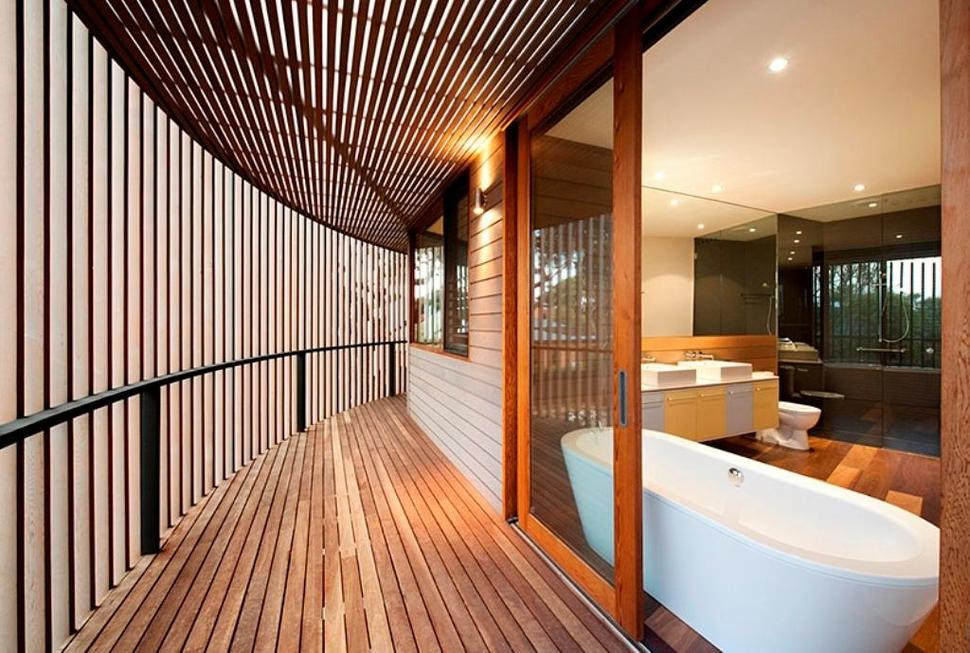 rectangular-wooden-house-with-slatted-circular-facade-9-bathroom.jpg