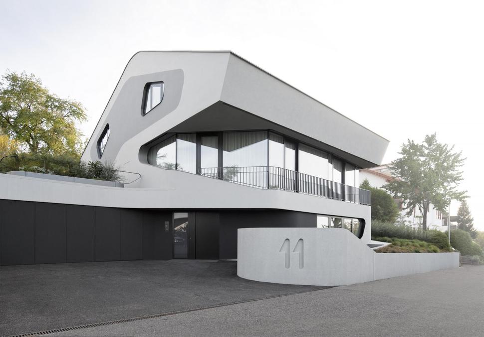 reinforced-concrete-house-with-aluminum-facade-1-outside-driveway.jpg