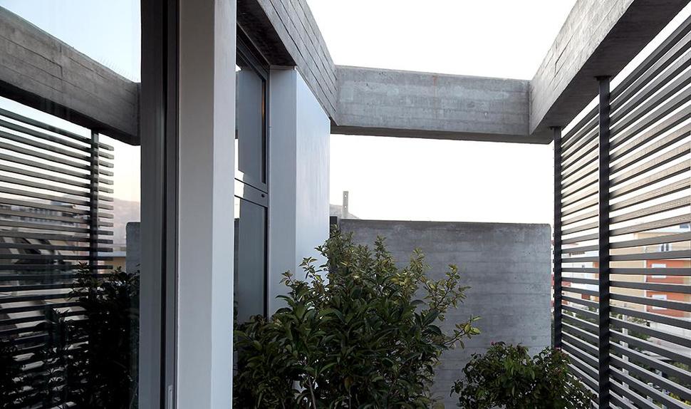 sleek-athens-house-blends-stone-with-concrete-textures-9-plant-insert.jpg