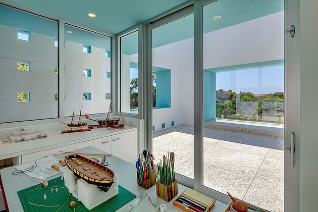 tall-private-florida-home-with-open-indoor-outdoor-hallways-25-model-room.jpg