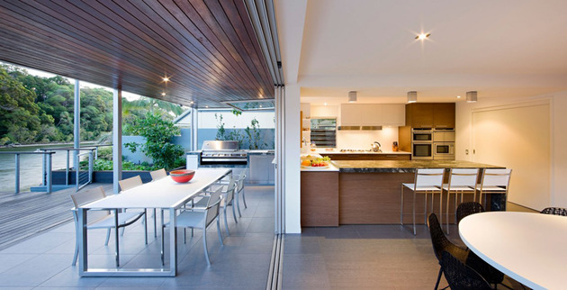 terrace-house-puts-indoors-and-outdoors-in-beautiful-balance-8.jpg