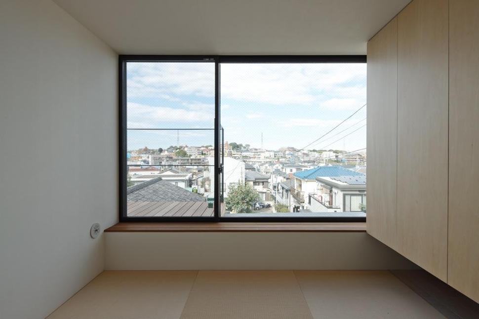 three-story-tokyo-house-with-panoramic-city-views-18-bedroom.jpg