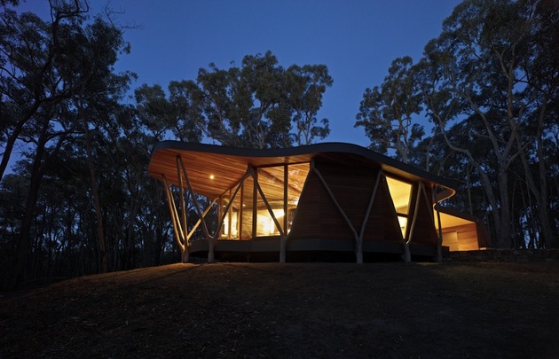 ultramodern reinvention traditional woodland cabin with timber structure 2 night angle thumb 630x405 23994 Ultramodern Reinvention Of Traditional Woodland Cabin With Timber Structure