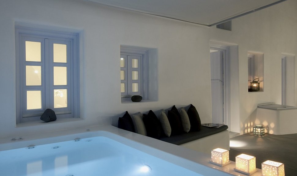 villa-greece-combines-old-world-charm-modern-minimalism-5-courtyard.jpg