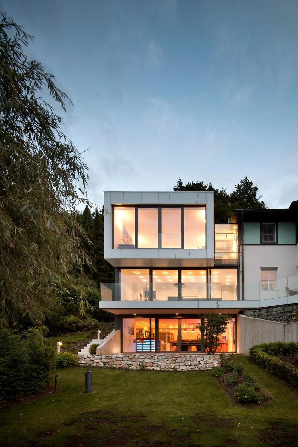3-storey-home-addition-takes-advantage-dockside-views-8-back-facade.jpg