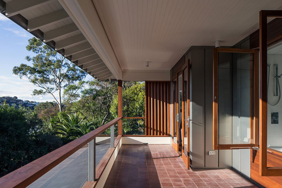 australian-home-with-spotted-gum-wood-details-pool-8-terrace.jpg