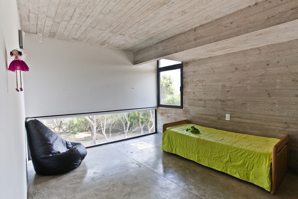 bare-concrete-beach-house-5.jpg