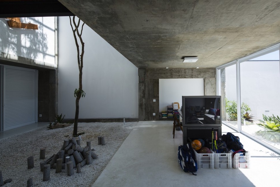 brazilian-concrete-house-built-around-three-story-courtyard-tree-9-ground-level-living-area.jpg