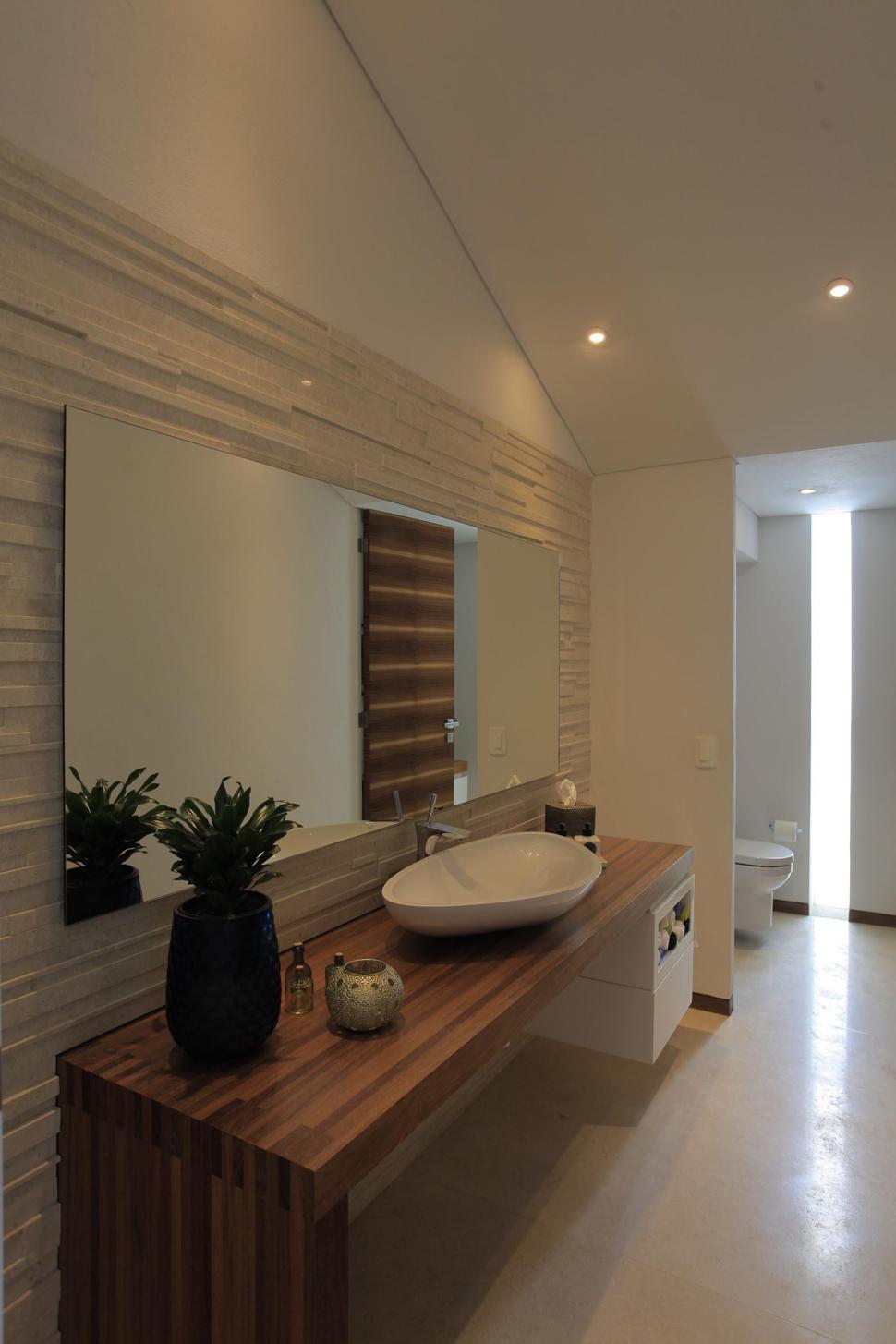 casa-siete-opens-wide-front-back-false-façade-18-bathroom.jpg