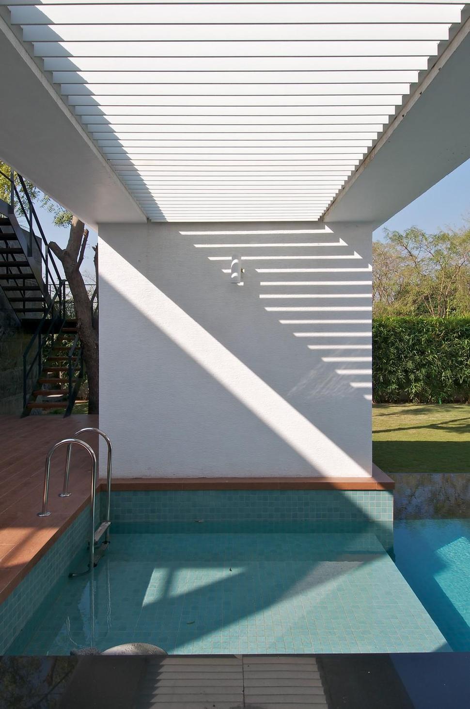 geometri-architecture-creates-artistic-minimalist-statement-10-terrace.jpg