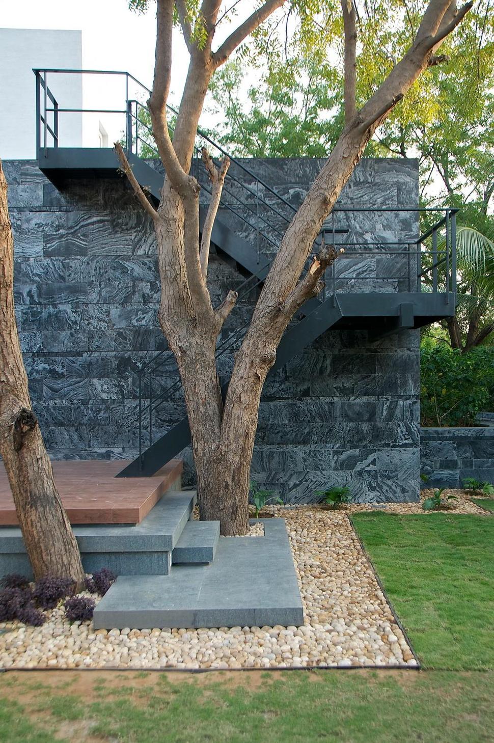geometri-architecture-creates-artistic-minimalist-statement-11-outdoor-stairs.jpg