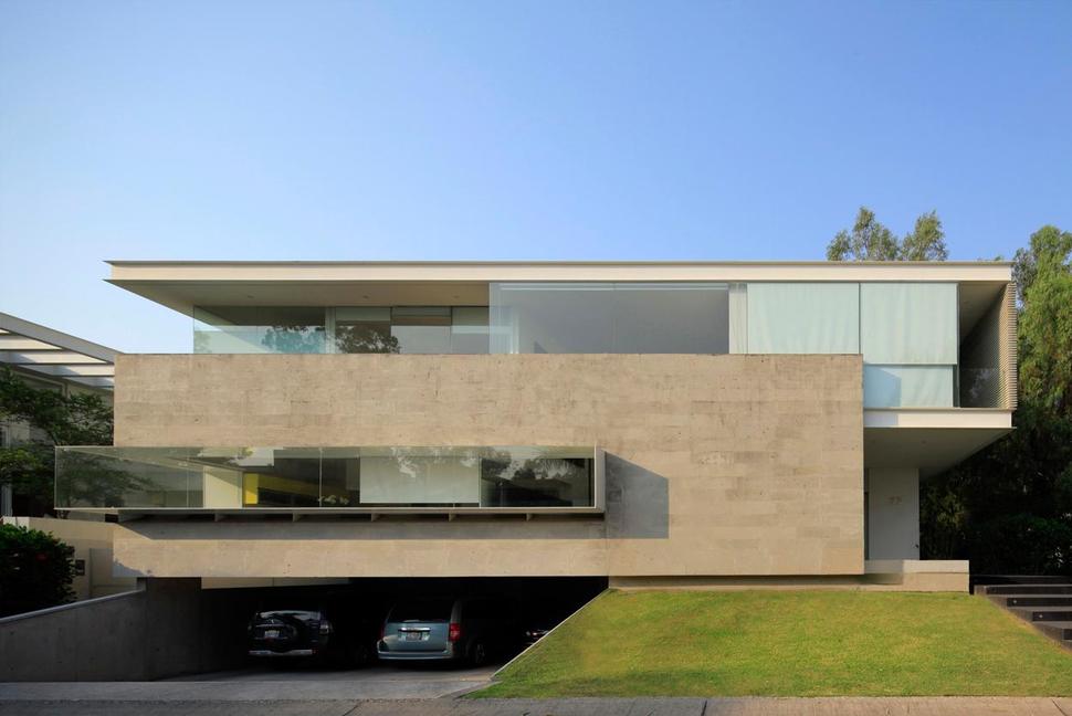 geometric-home-cantilevered-master-suite-overlooking-pool-2-front-view.jpg