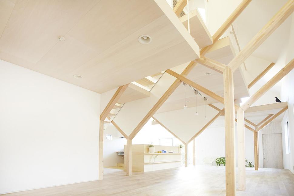 japanese-home-big-roof-8- large-y-supports-12-ys.jpg
