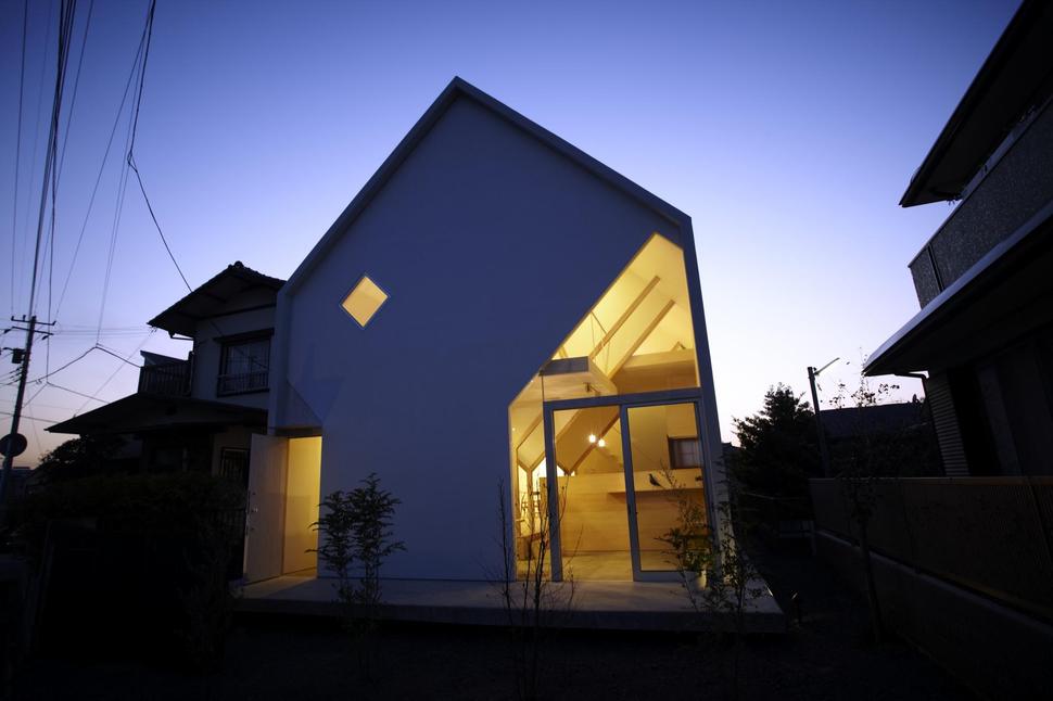 japanese-home-big-roof-8- large-y-supports-21-front-view-dusk.jpg