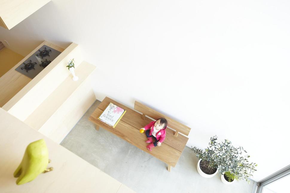 japanese-home-big-roof-8- large-y-supports-6-foyer.jpg