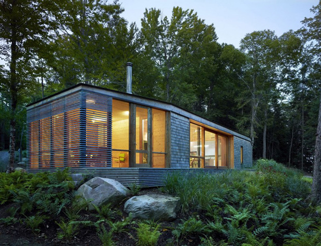 lakeside residence wrapped cedar glass 1 back thumb 630x484 29588 Lakeside Cottage Wrapped in Cedar and Glass