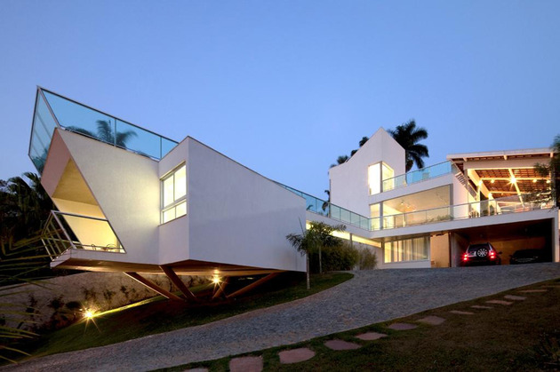 modern-resort-style-home-of-geometry-and-glass-15.jpg