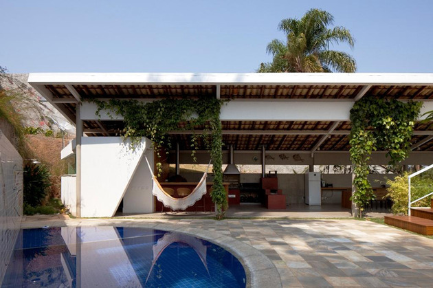 modern-resort-style-home-of-geometry-and-glass-7.jpg