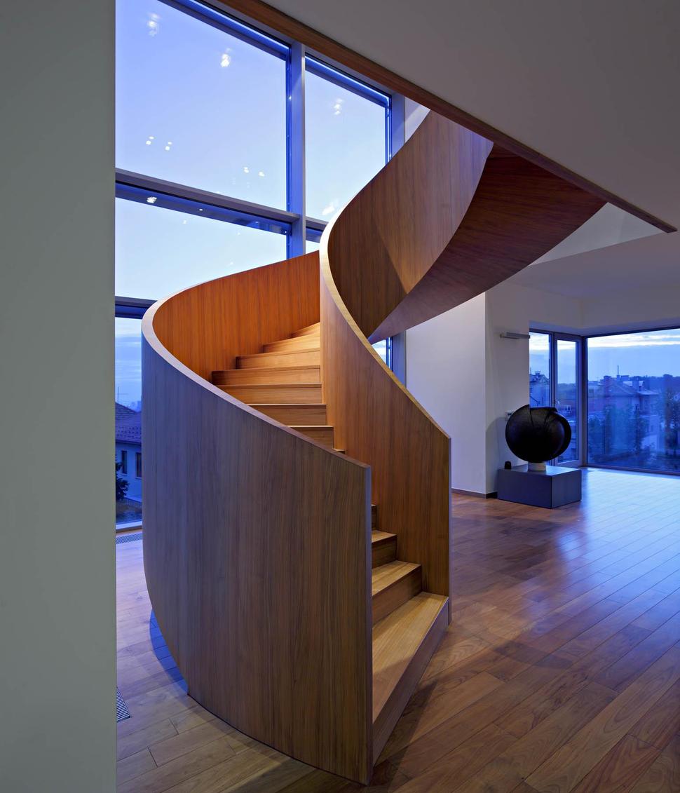 sculptural-circular-stairwell-focus-minimalist-residence-9-stairs-sculpture.jpg