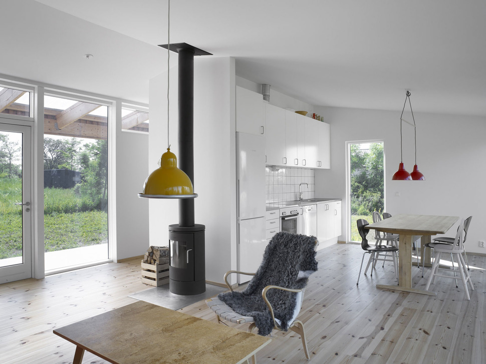 small-swedish-house-made-from-boards-corrugated-metal-12-kitchen.jpg