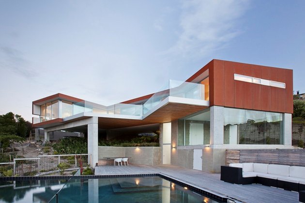 2-level-home-pool-protrudes-cliff-1-backview.jpg