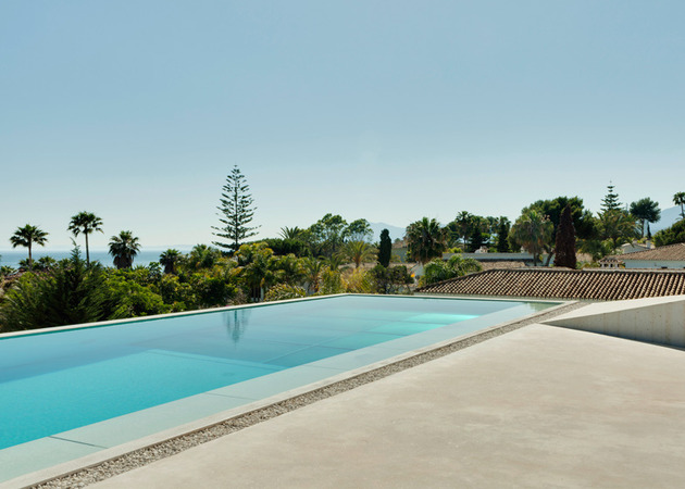 concrete-home-pool-glass-floor-14-pool.jpg