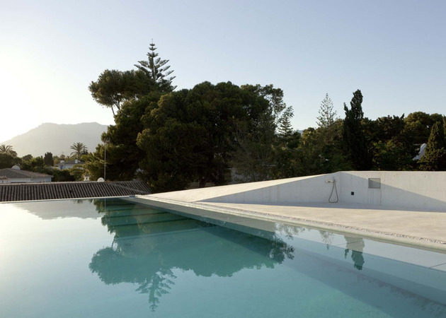 concrete-home-pool-glass-floor-6-pool.jpg