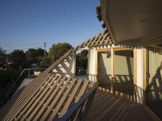 home angles slats directs sun garden 2 deck thumb 630xauto 32060 Home with Angles and Slats Directs Sun to Food Garden