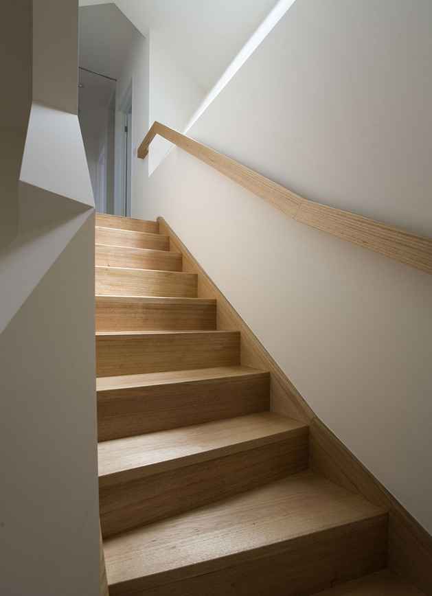 home-angles-slats-directs-sun-garden-4-stairs.jpg