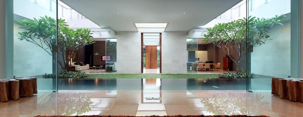 indonesian-zen-house-with-detailed-garden-filled-interior-20-looking-back.jpg