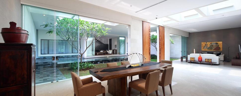 indonesian-zen-house-with-detailed-garden-filled-interior-9-dining-table.jpg