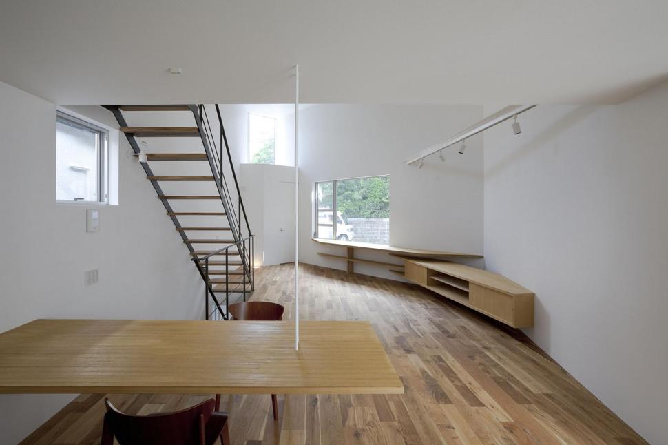 japanese-oh-house-wows-with-narrow-footprint-open-interiors-9.jpg