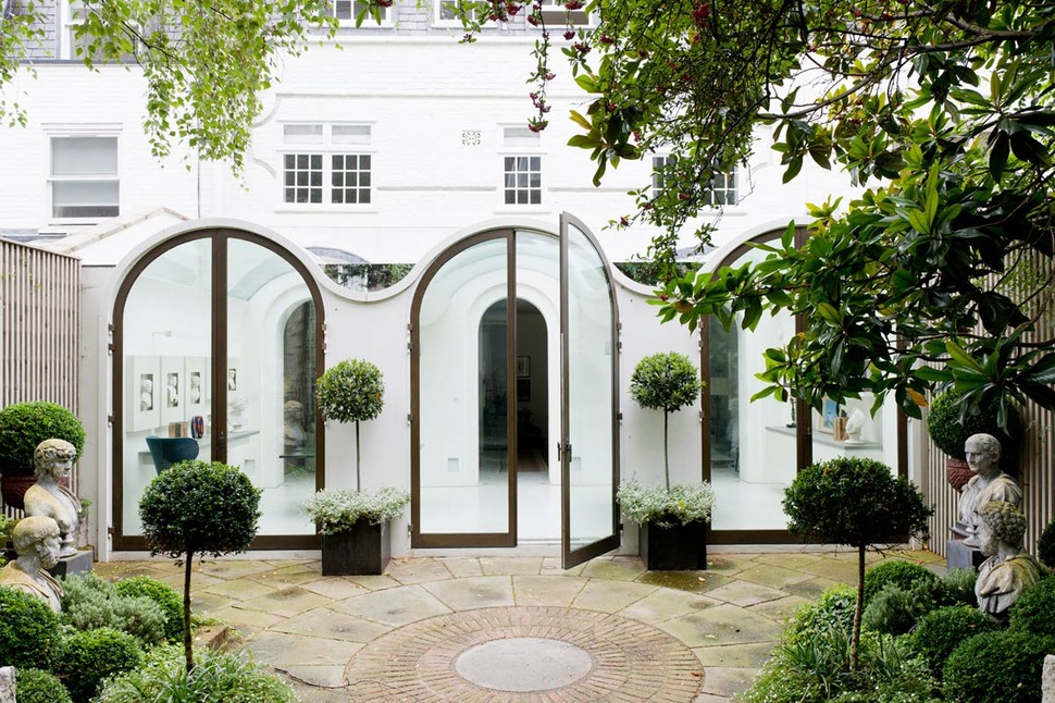 luxury-mews-house-with-classical-courtyard-and-vaulted-conservatory.jpg