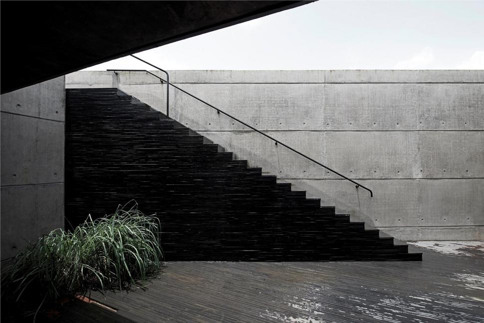 monsoon-proof-concrete-pavilion-house-14.jpg
