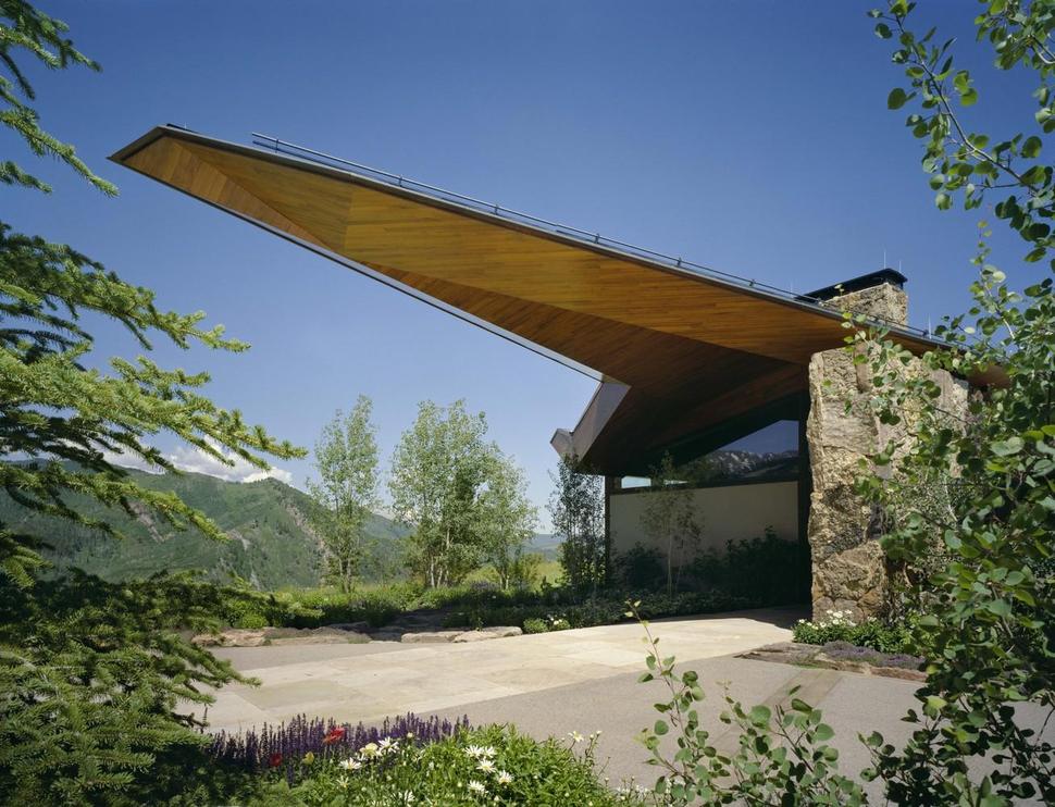 mountain-views-house-with-interior-art-gallery-3-grand-entrance.jpg