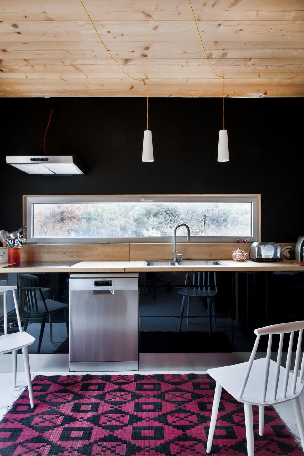 small-forest-cabin-designed-built-environmental-standards-11-kitchen.jpg
