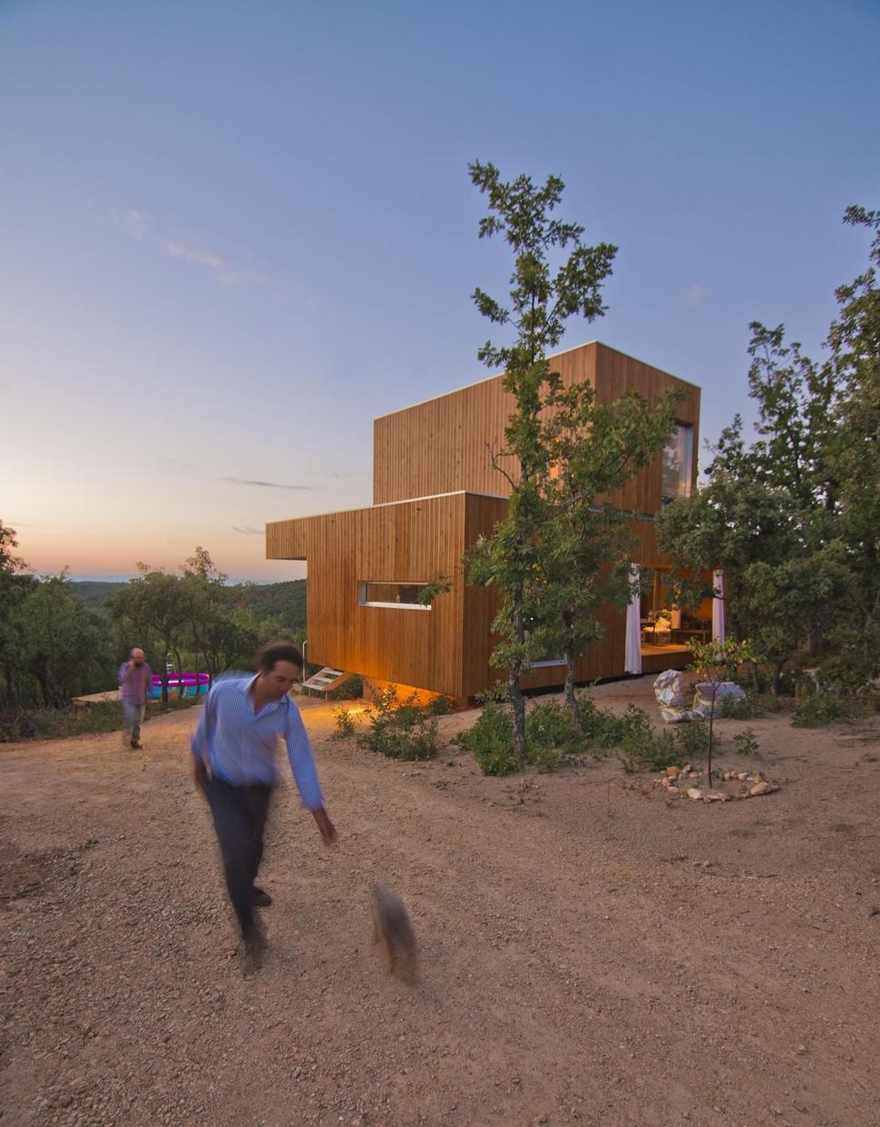 small-forest-cabin-designed-built-environmental-standards-4-exterior.jpg