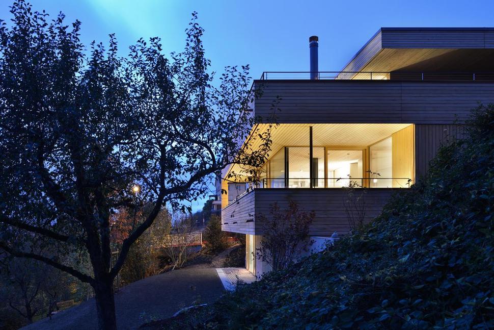 sustainable-geometric-house-rooftop-terrace-12-backyard-access.jpg