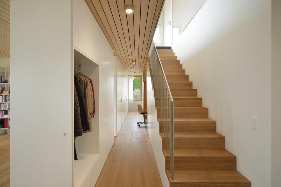 sustainable-geometric-house-rooftop-terrace-9-hallway.jpg