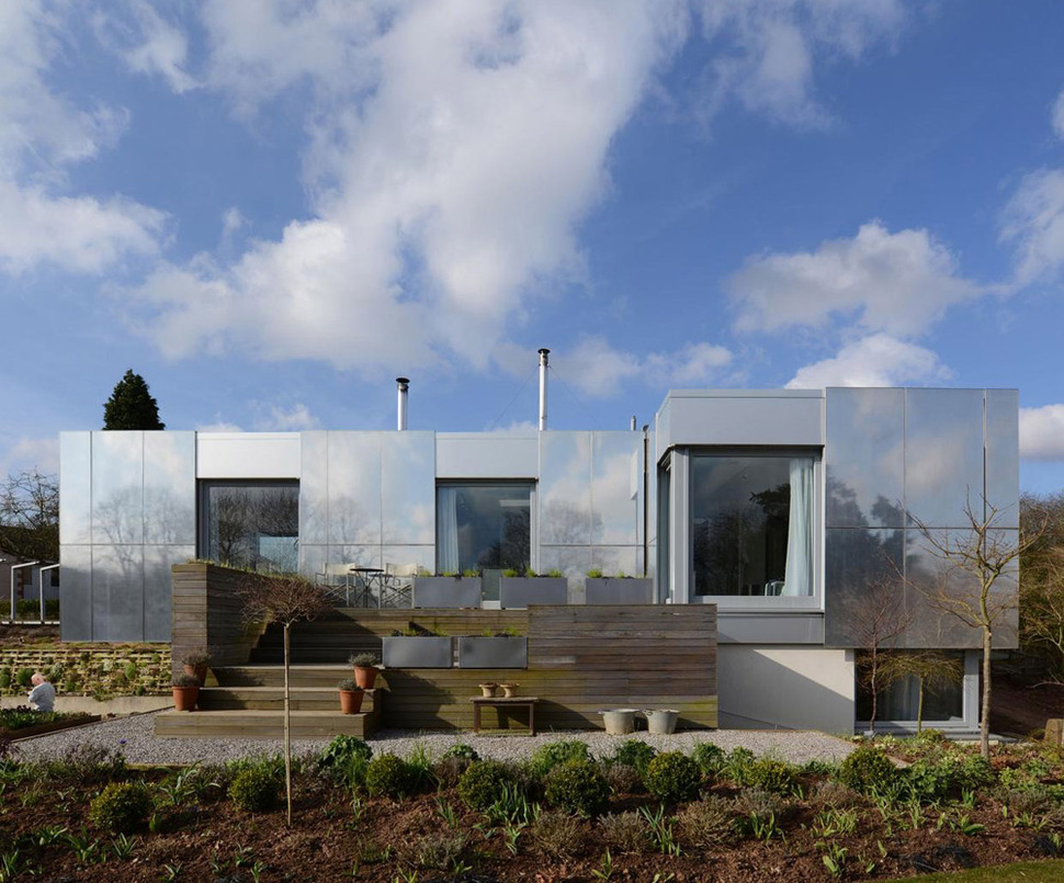sustainable-zero-carbon-house-with-invisible-reflective-exterior-1.jpg