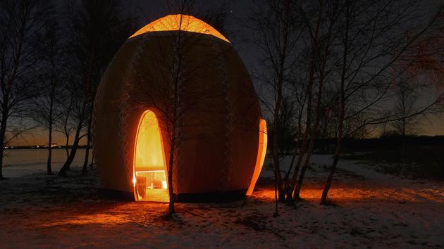 temporary-shelter-fire-pit-surrounded-nature-7-shelter-night.jpg