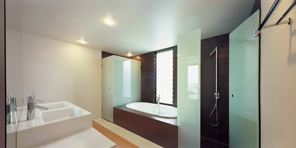 traditional-facade-hides-thoroughly-renovated-contemporary-residence-23-bathroom.jpg