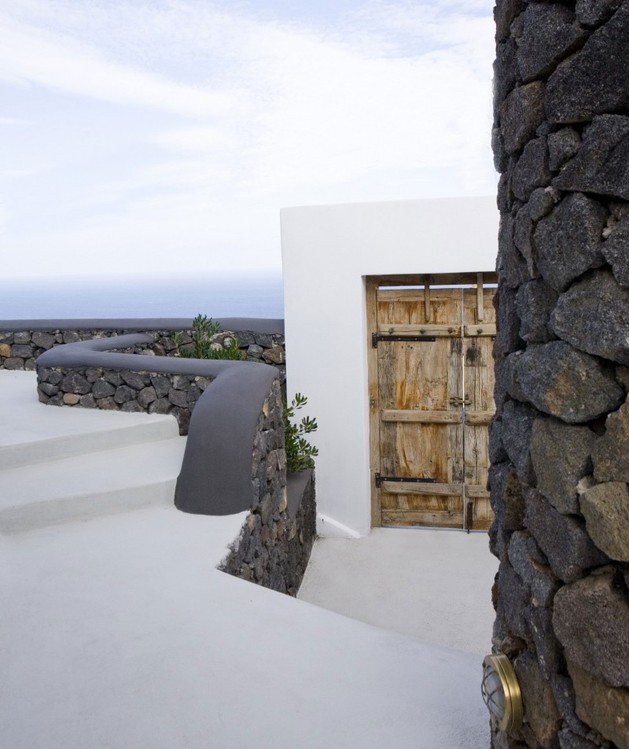traditional-greek-island-villa-with-contemporay-details-14.jpg