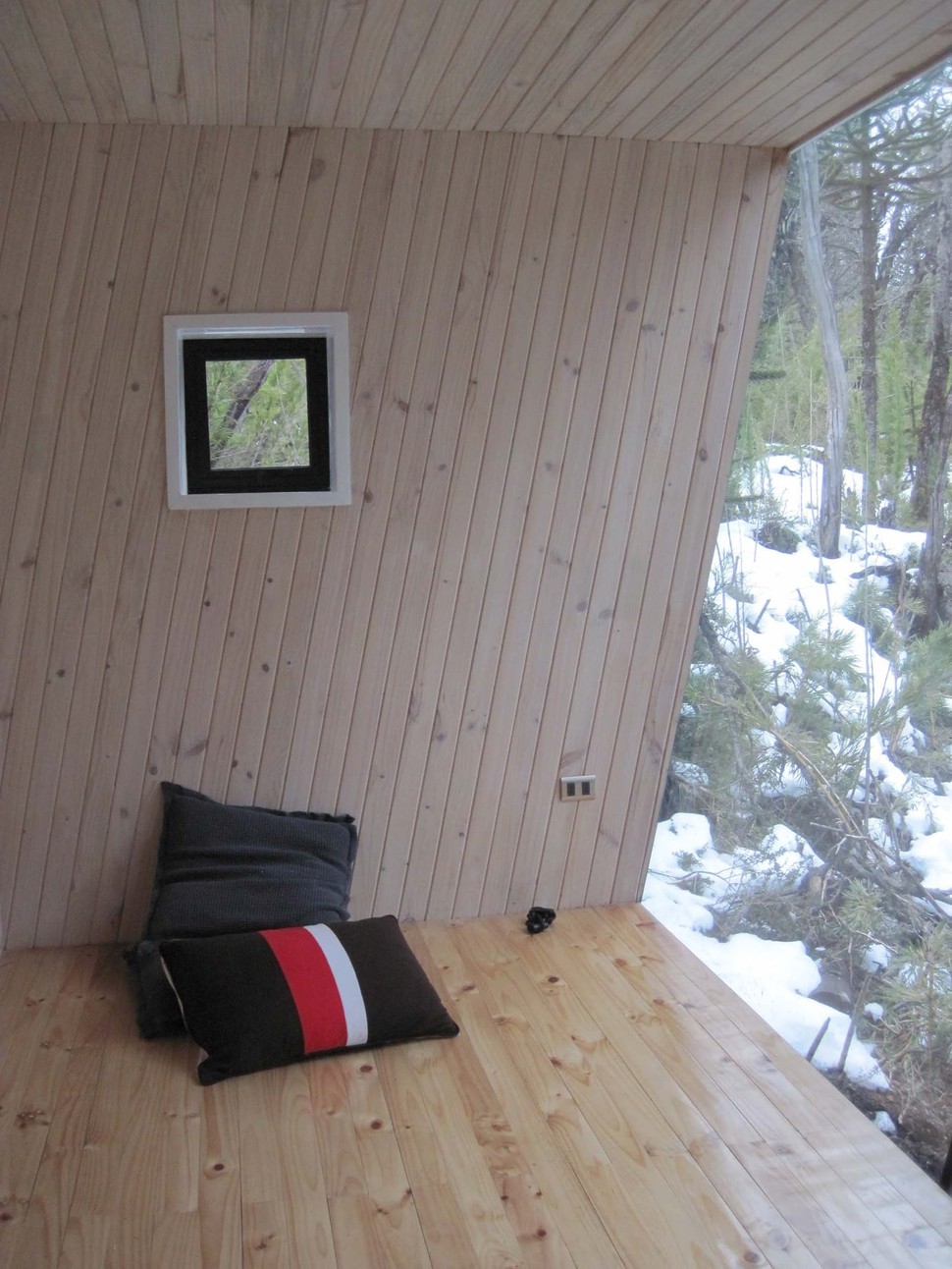 winter-cabin-accessed-elevated-walkway-10-pillows.jpg