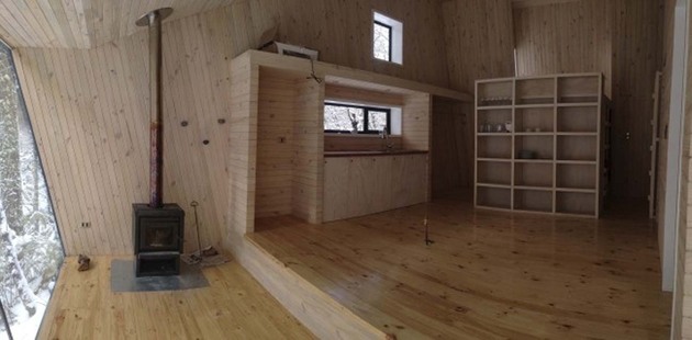 winter-cabin-accessed-elevated-walkway-13-interior.jpg